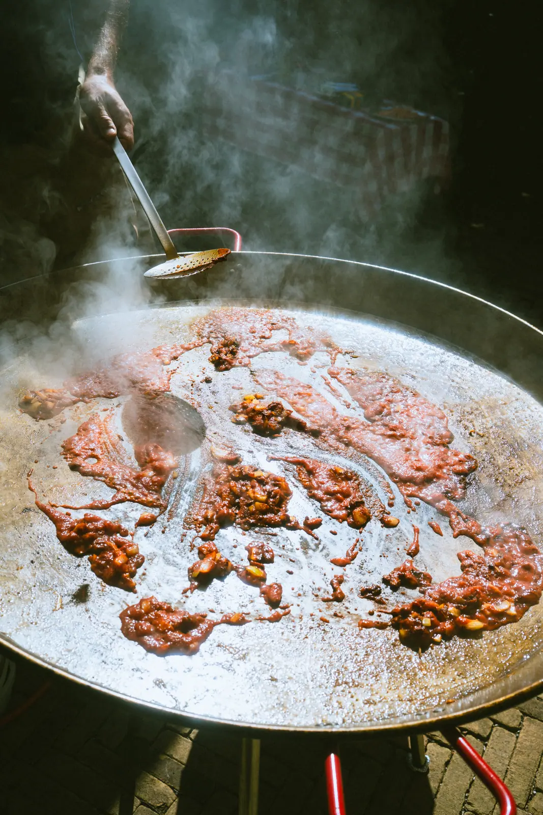 Food photography Zürich — paella cooking over open flame